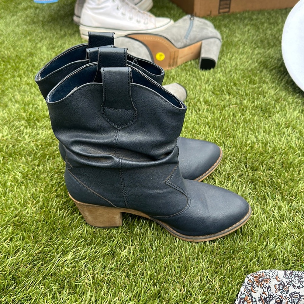 Charles Albert navy short cowboy boots